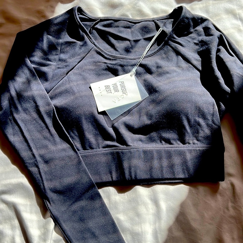NWT ACTA Long Sleeve Crop Shirt - Black